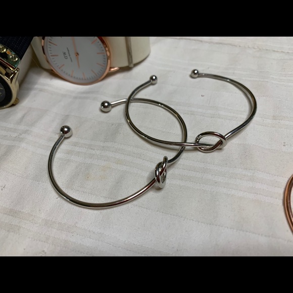 Jewelry Lot: Watches and Bracelets - Picture 4 of 5